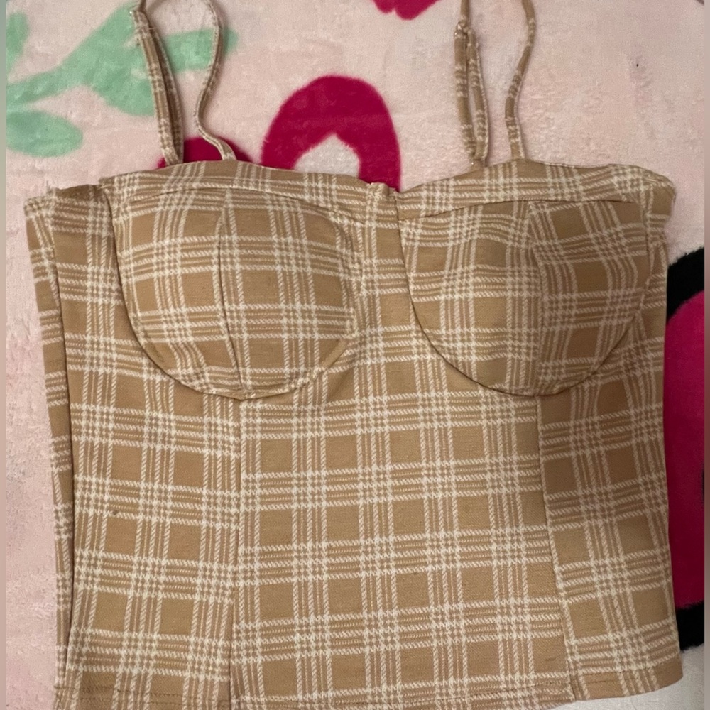 rue 21 cropped & cupped shirt